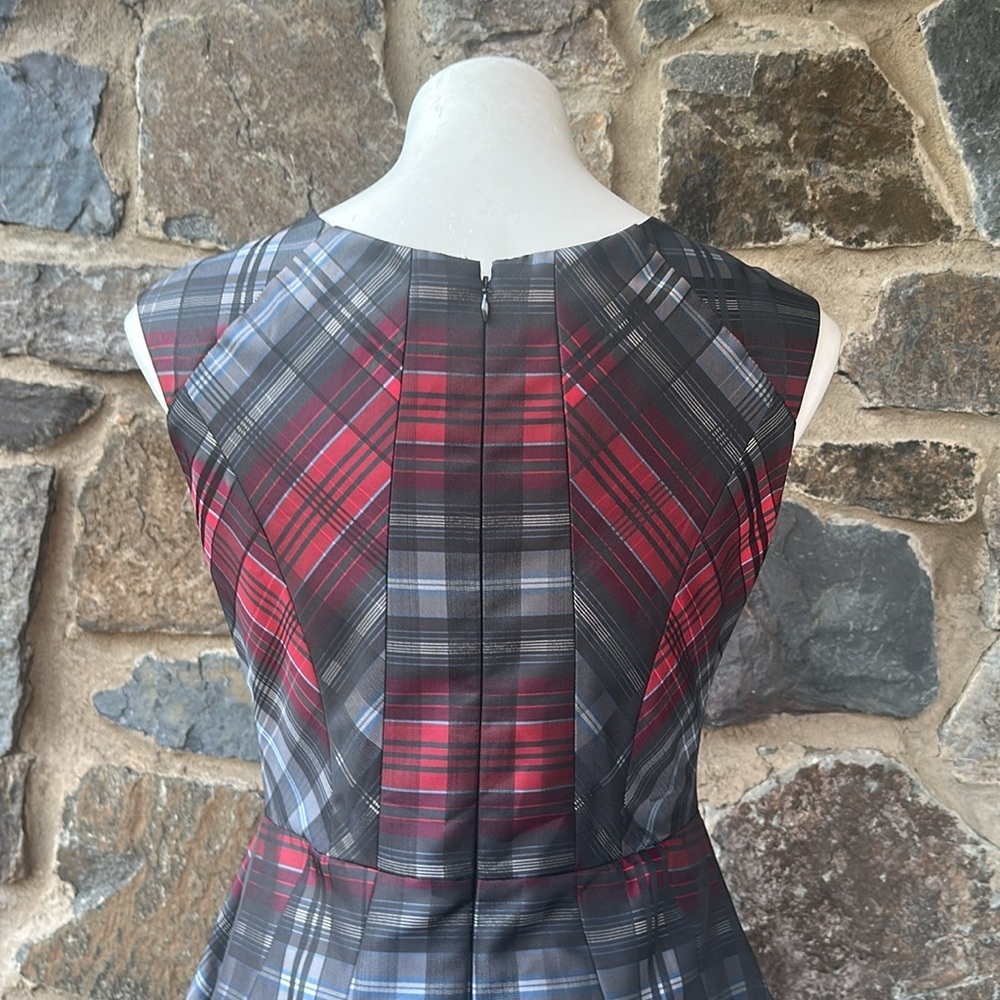 NWOT Brooks Brothers Tartan Jacquard Red and Black Pleated Dress Size 8 - Picture 8 of 9